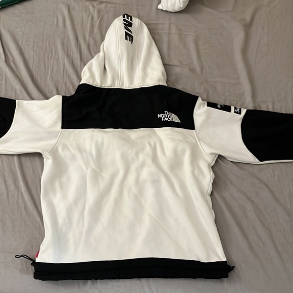 North Face X Supreme White & Black jacket size Medium - Picture 6 of 7